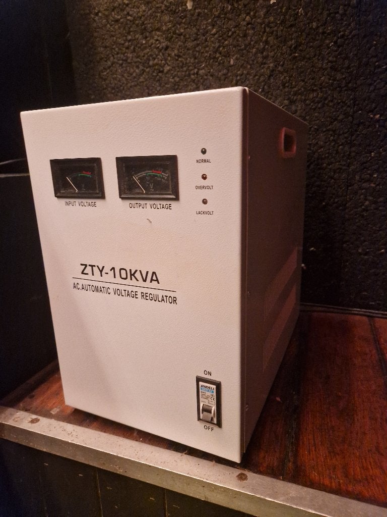 ZTY 10KVA (8000W) Voltage regulator, Audio, Tv en Foto, Ophalen, Zo goed als nieuw