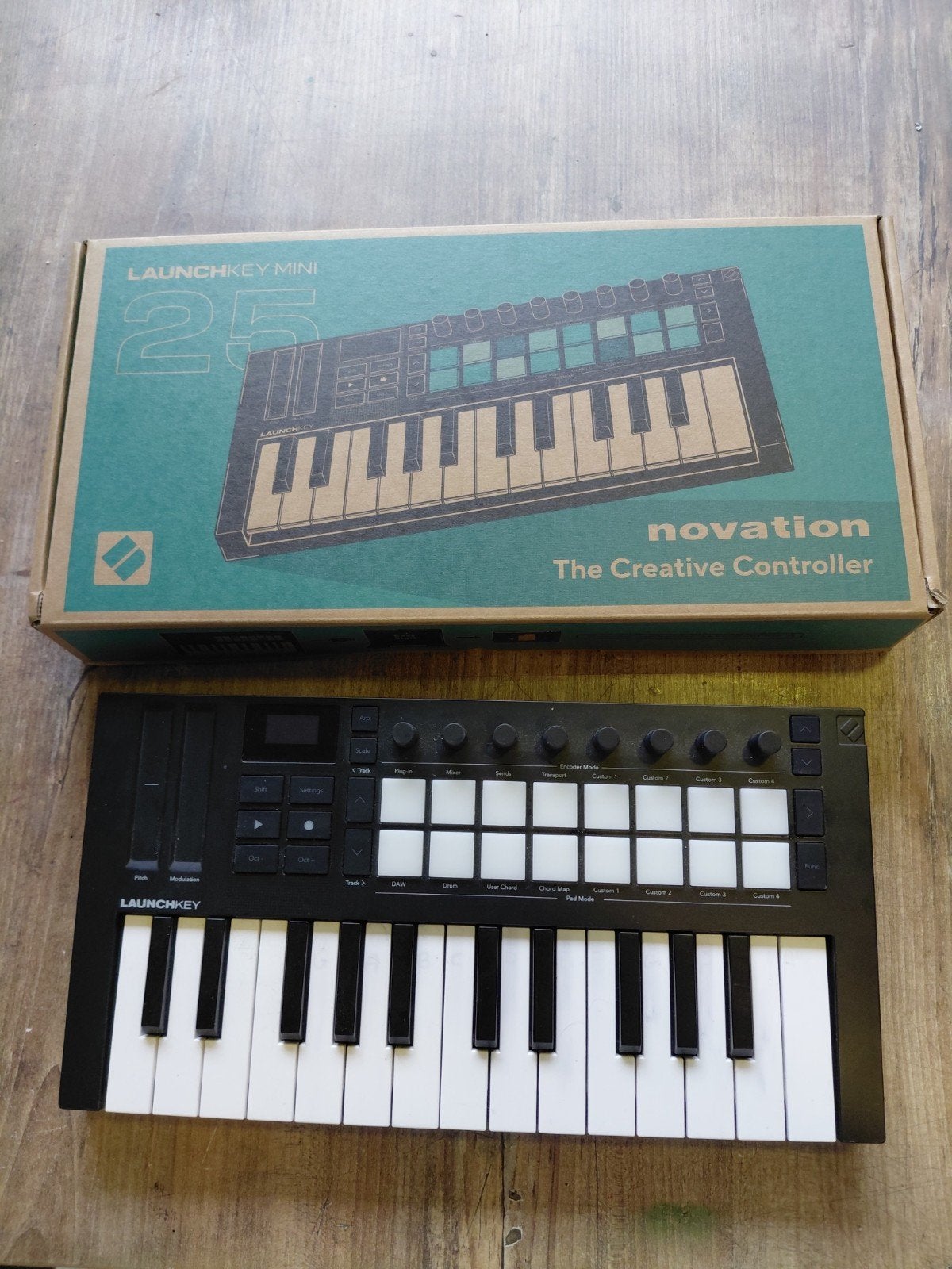 Novation Launchkey MIDI Keyboard – NIEUWSTAAT, Muziek en Instrumenten, Midi-apparatuur, Ophalen of Verzenden, Nieuw