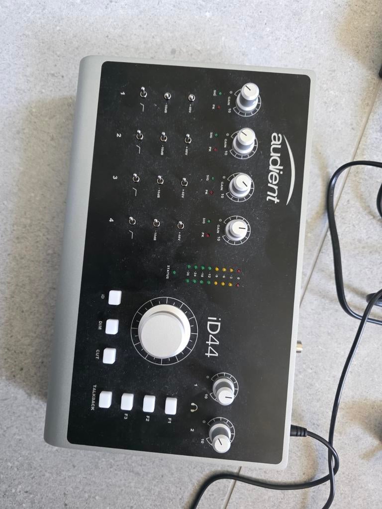 Audient iD44, TV, Hi-fi & Vidéo, TV, Hi-fi & Vidéo Autre, Enlèvement