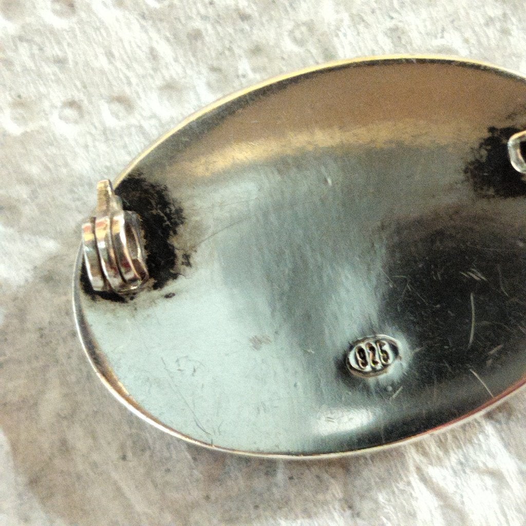 Zilveren broche 925 Sterling zilver met fossiele steen, Bijoux, Sacs & Beauté, Moins de 4 cm, Enlèvement, Utilisé, Avec pierre précieuse