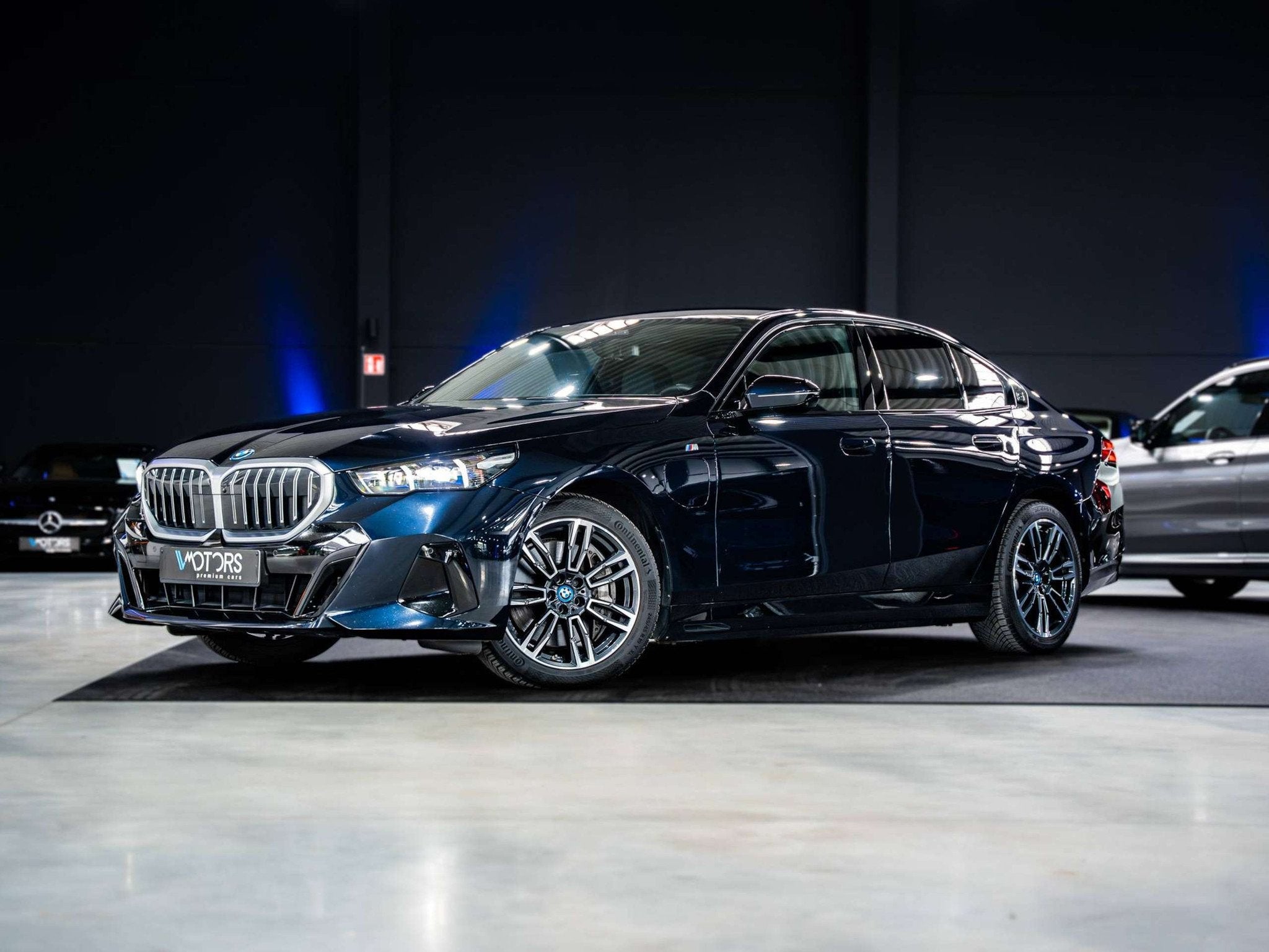 BMW 5 Serie 550 550e PHEV - M Sport - xDrive - Bowers & Wilk, Autos, BMW, Entreprise, Achat, Série 5, Caméra 360°, 4x4, ABS, Phares directionnels