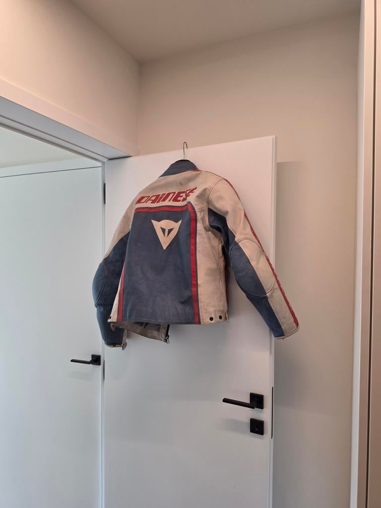 Lederen moto jacket Dainese, Ophalen