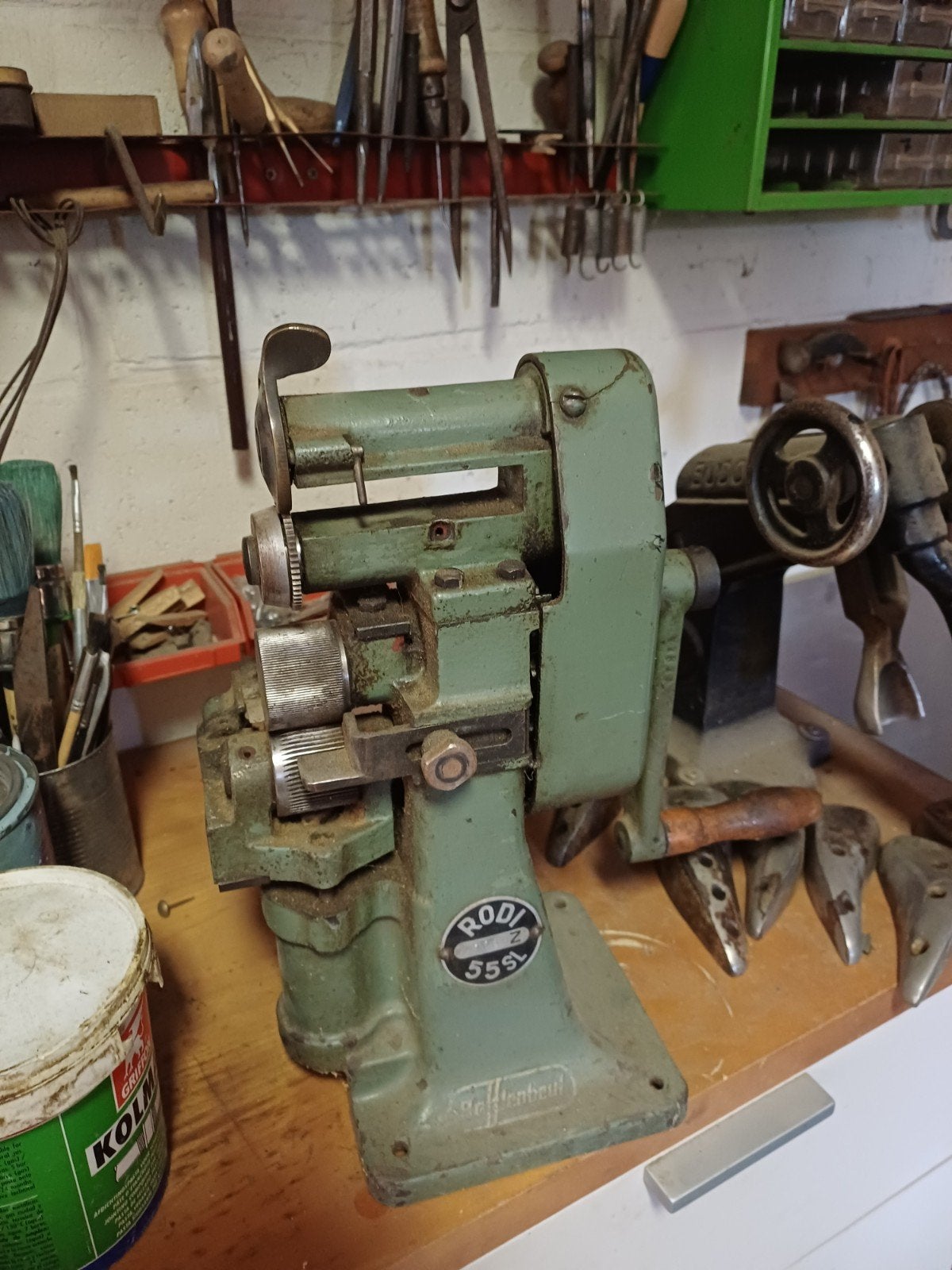 schoenmaker schalmer, Ophalen
