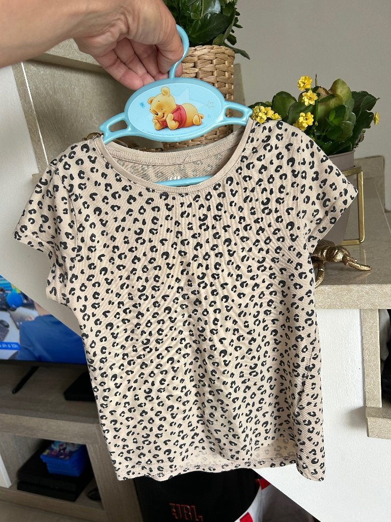 T-shirt léopard 4/6 ans. H&M, Enfants & Bébés, Vêtements enfant | Taille 104, Enlèvement