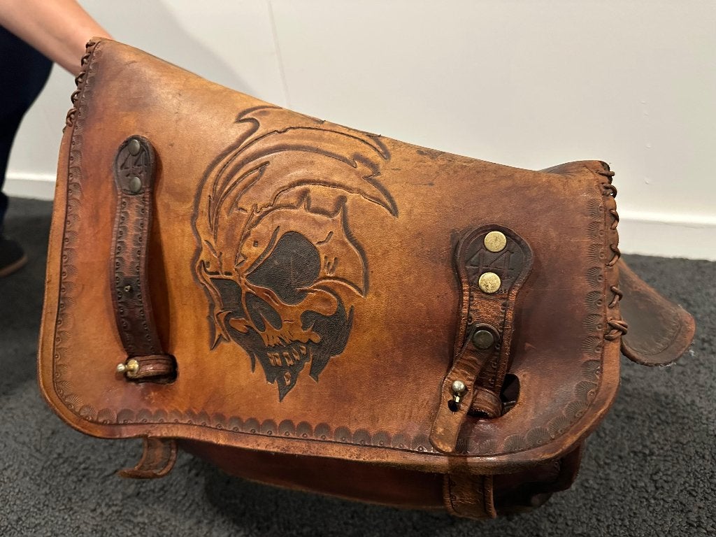 Brown Motorcycle Saddlebag Embossed Flaming Skull Design, Ophalen of Verzenden, Zo goed als nieuw
