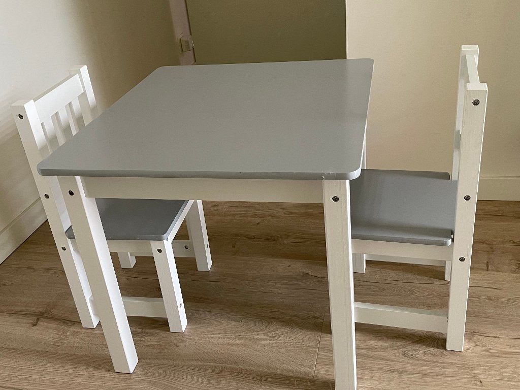 kindertafel met 2 stoeltjes, Kinderen en Baby's, Ophalen, Zo goed als nieuw, Tafel(s) en Stoel(en)