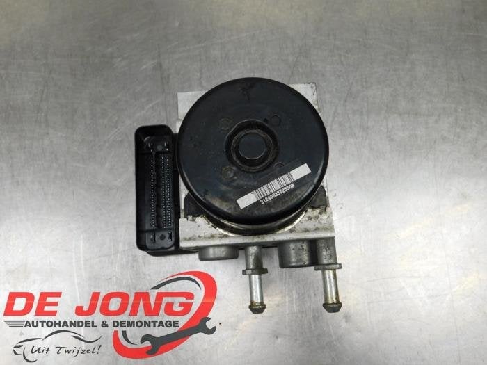 Pompe ABS d'un Nissan Navara, Autos : Pièces & Accessoires, Électronique & Câbles, Nissan, Utilisé, 3 mois de garantie, Enlèvement ou Envoi