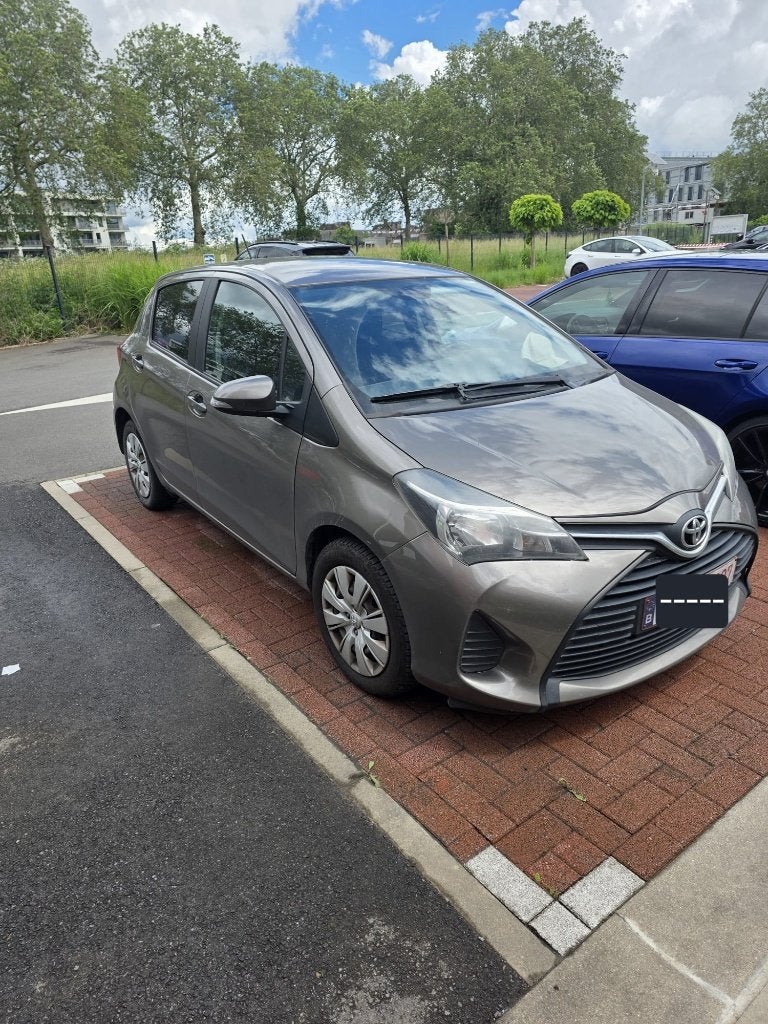 Toyota yaris 1.3 essence manuelle, Auto's, Euro 5, Stof, Zwart, 5 deurs