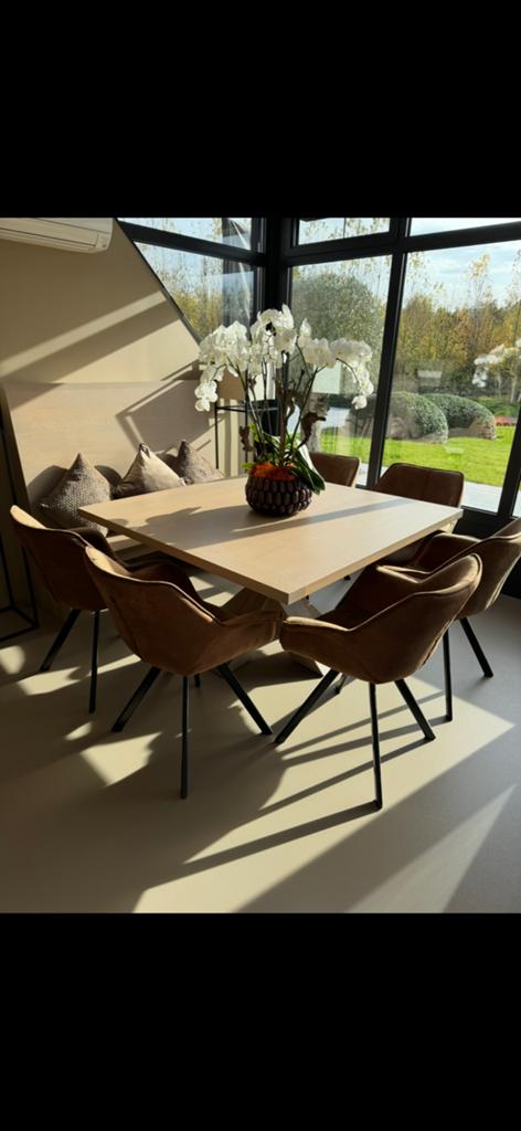 Eettafel 1m40 op 1m40 volle Franse eik (bijpassende eetbank), Huis en Inrichting, Tafels | Eettafels, Ophalen of Verzenden, Zo goed als nieuw