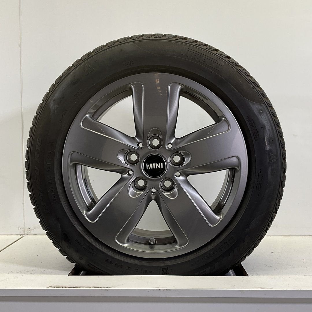 MINI COOPER F55 F56 F57 517 SET VELGEN + WINTERBANDEN 16 INC, Auto-onderdelen, Gebruikt, -, Banden en Velgen, 195 mm