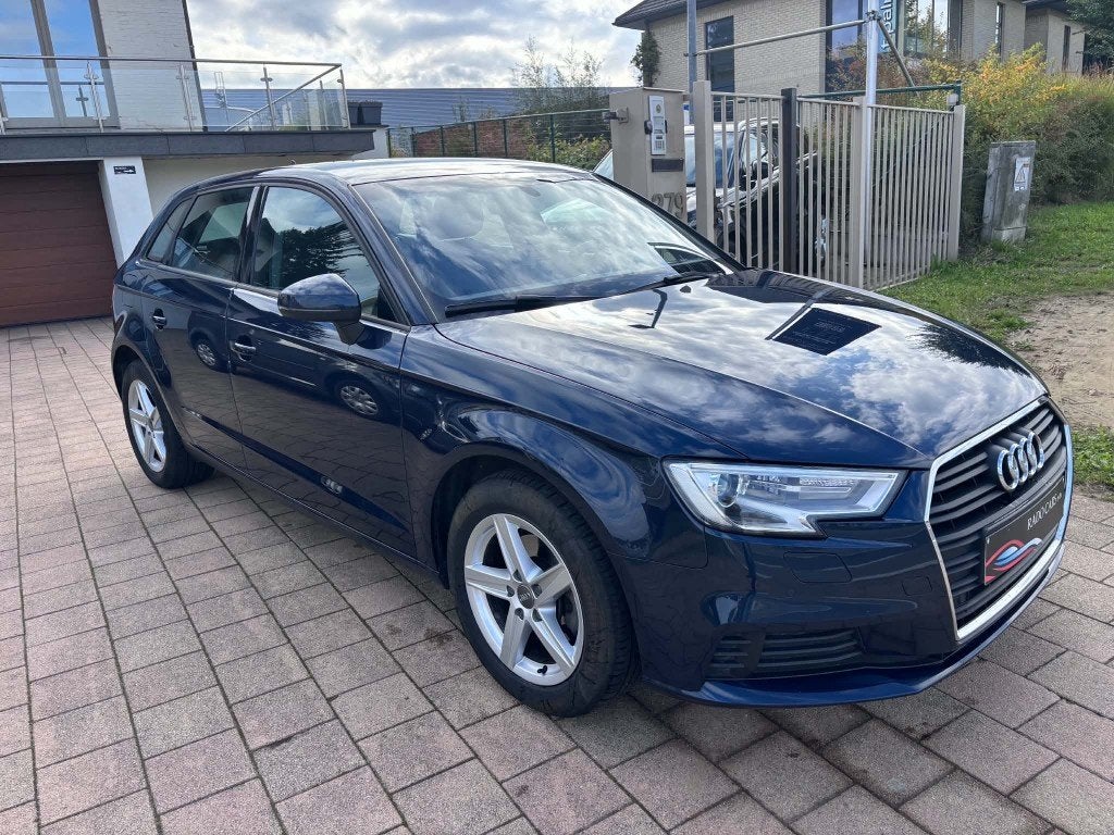 Audi A3 benzine van 2017, Auto's, Bluetooth, Euro 6, Blauw, Bedrijf