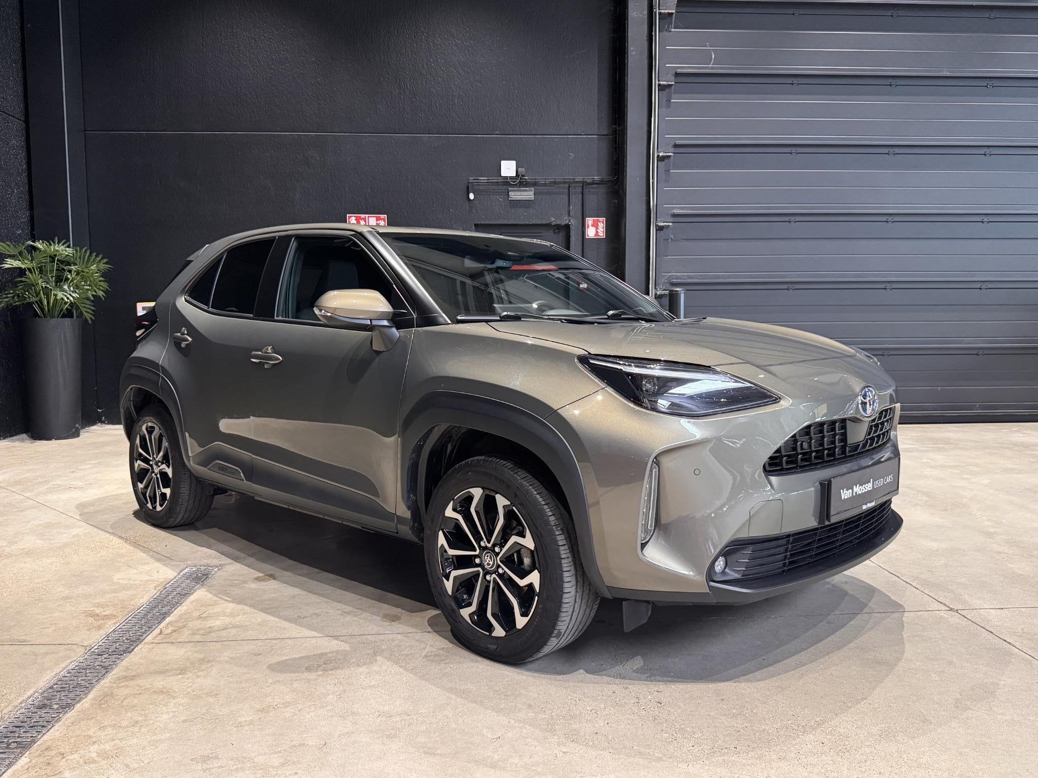 Toyota Yaris Cross 1.5 VVT-ie Dynamic Plus CVT, Autos, Chargement par induction pour smartphones, Argent ou Gris, Achat, Euro 6