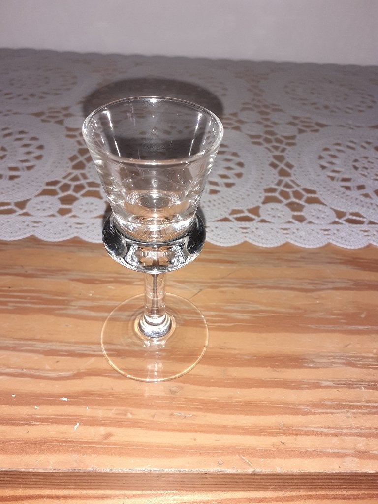 Verre à liqueur ou goutte sur pied forme spécial vintage, Antiquités & Art, Enlèvement