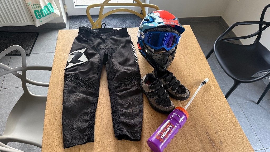 BMX-uitrusting voor kinderen van 6-8 jaar, Ophalen of Verzenden, Gebruikt, Helm