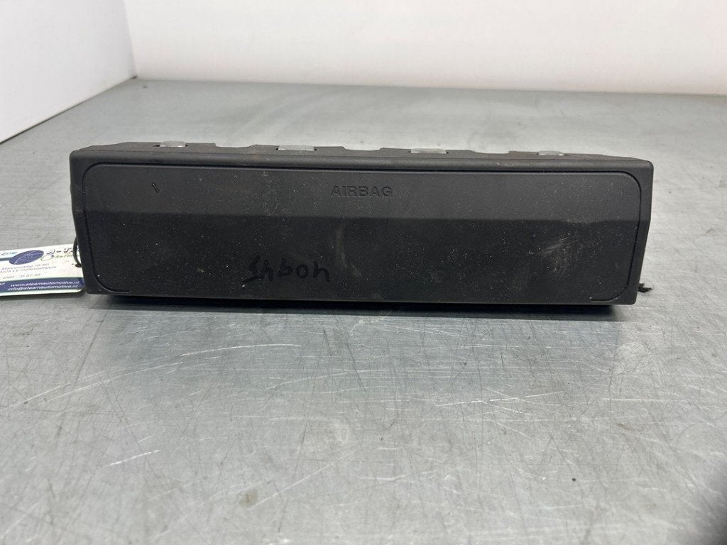 AIRBAG GENOU GAUCHE BMW 5 serie (G30) (|6820575004|), Utilisé, BMW, Petuelring 130
80809  München, DE, Bayerische Motoren Werke AG