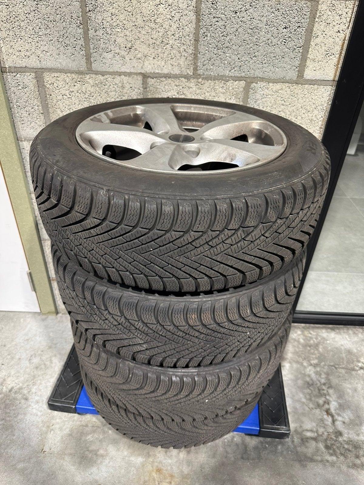 Pneus d'hiver Pirelli 205/55 R16 91H M+S, Enlèvement ou Envoi, Pneus hiver, Jante(s)