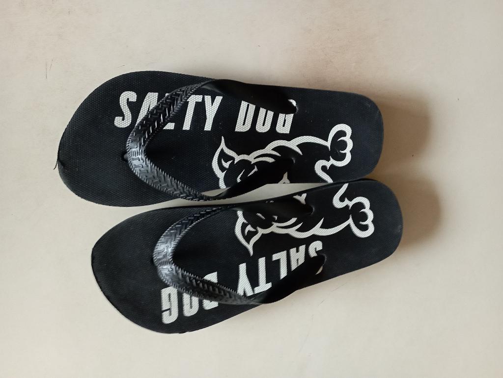 1 paar slippers maat 30, Kinderen en Baby's, Kinderkleding | Schoenen en Sokken, Ophalen of Verzenden, Zo goed als nieuw