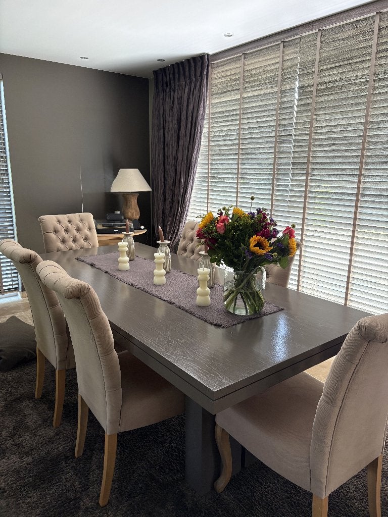 Stijlvolle eettafel met elegante gecapitonneerde stoelen, Huis en Inrichting, Eikenhout, 200 cm of meer, Zo goed als nieuw, Vijf personen of meer