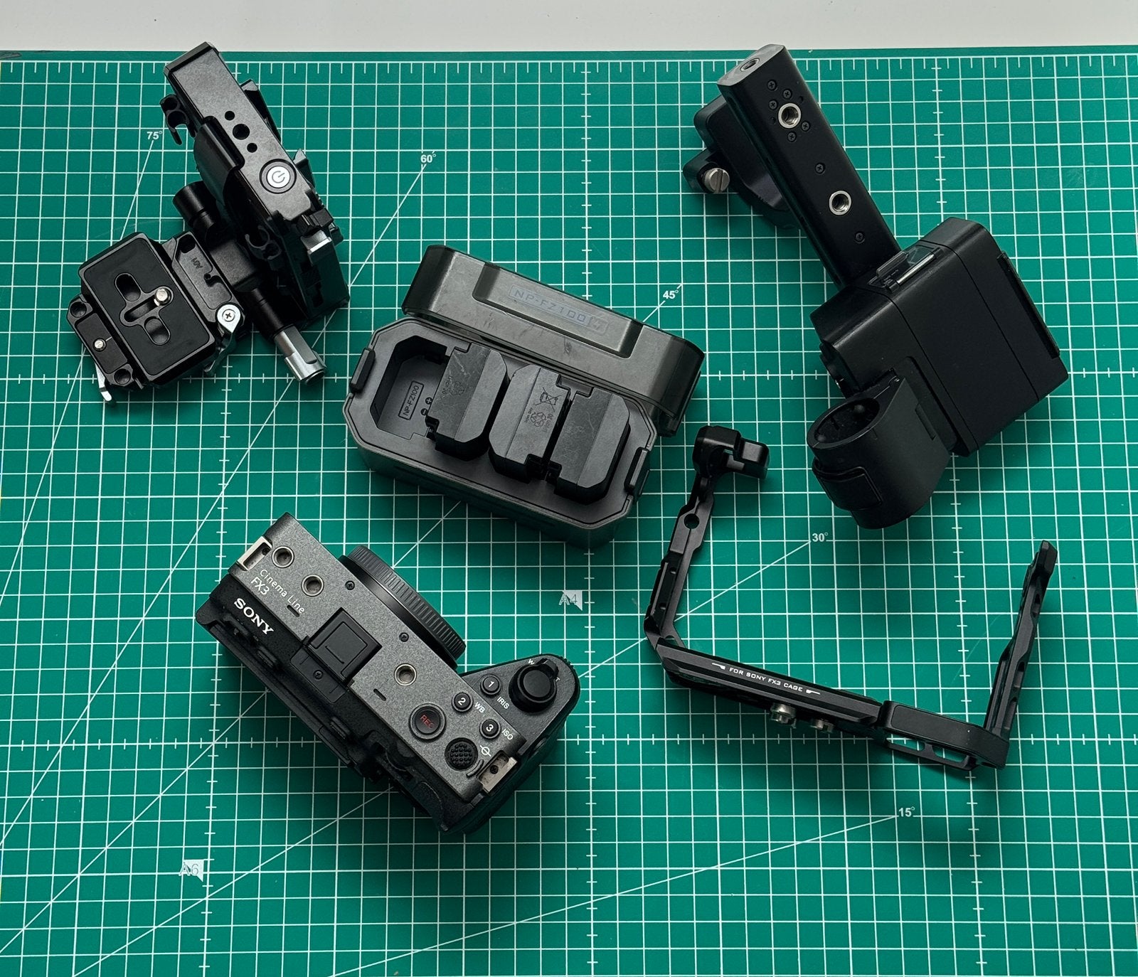 Sony FX3 in uitstekende staat + accessoires, Ophalen of Verzenden, Zo goed als nieuw, Sony