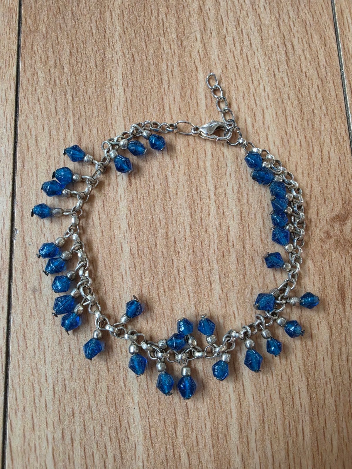 Bracelet fantaisie argenté orné de nombreuses perles, Enlèvement ou Envoi, Argent