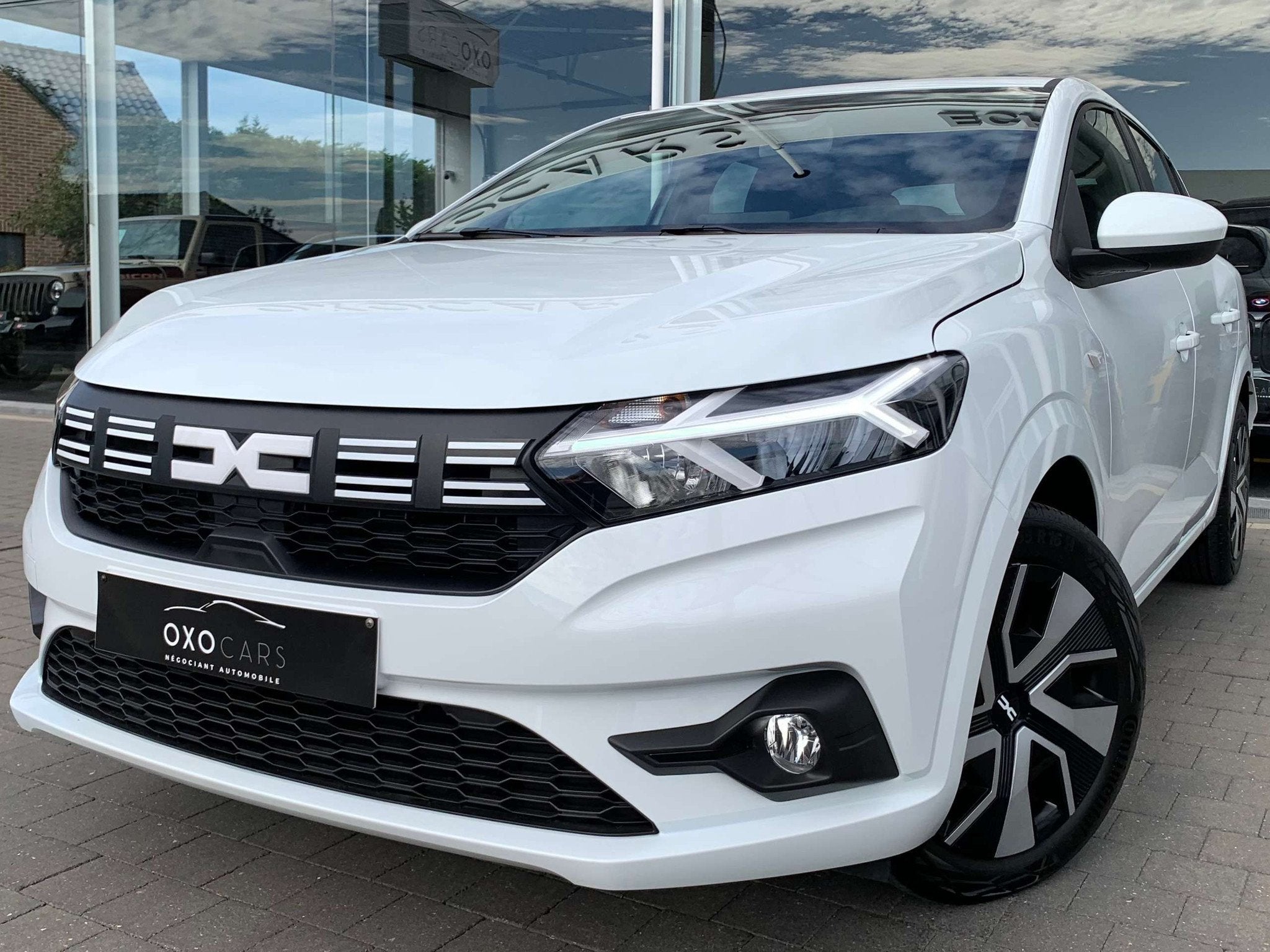 Dacia Sandero 1.0i EXPRESSION / Ecran CarPlay / Airco / Rada, Autos, Euro 6, Entreprise, Boîte manuelle, 5 portes