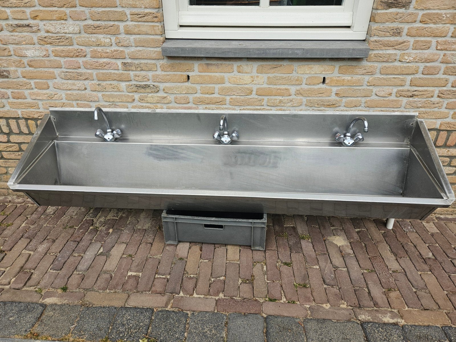 wasbak/wastrog/spoelbak Inox 2.20 m met 3 mengkranen, Doe-het-zelf en Bouw, Sanitair, Ophalen, Zo goed als nieuw, Inox, Wastafel