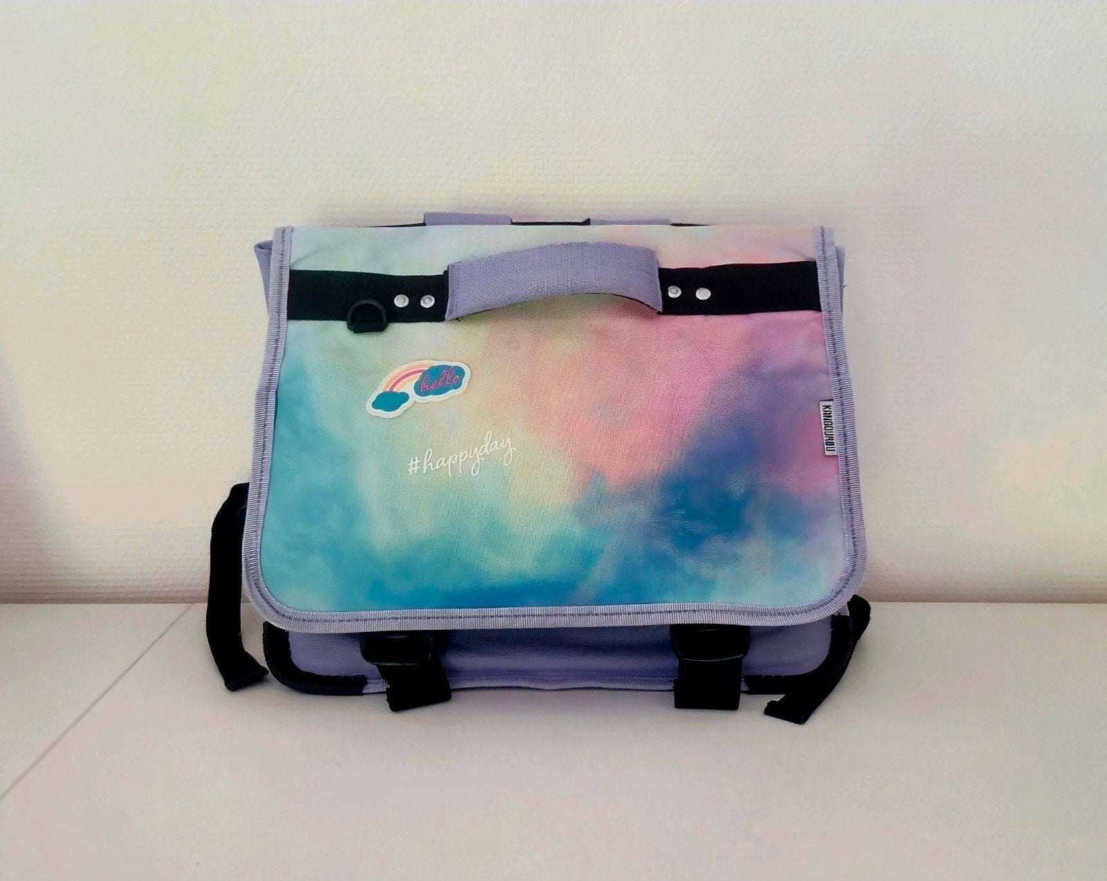 cartable tie dye pastel, Bijoux, Sacs & Beauté, Sacs | Cartables, 30 à 40 cm, Comme neuf, Enlèvement, Bleu