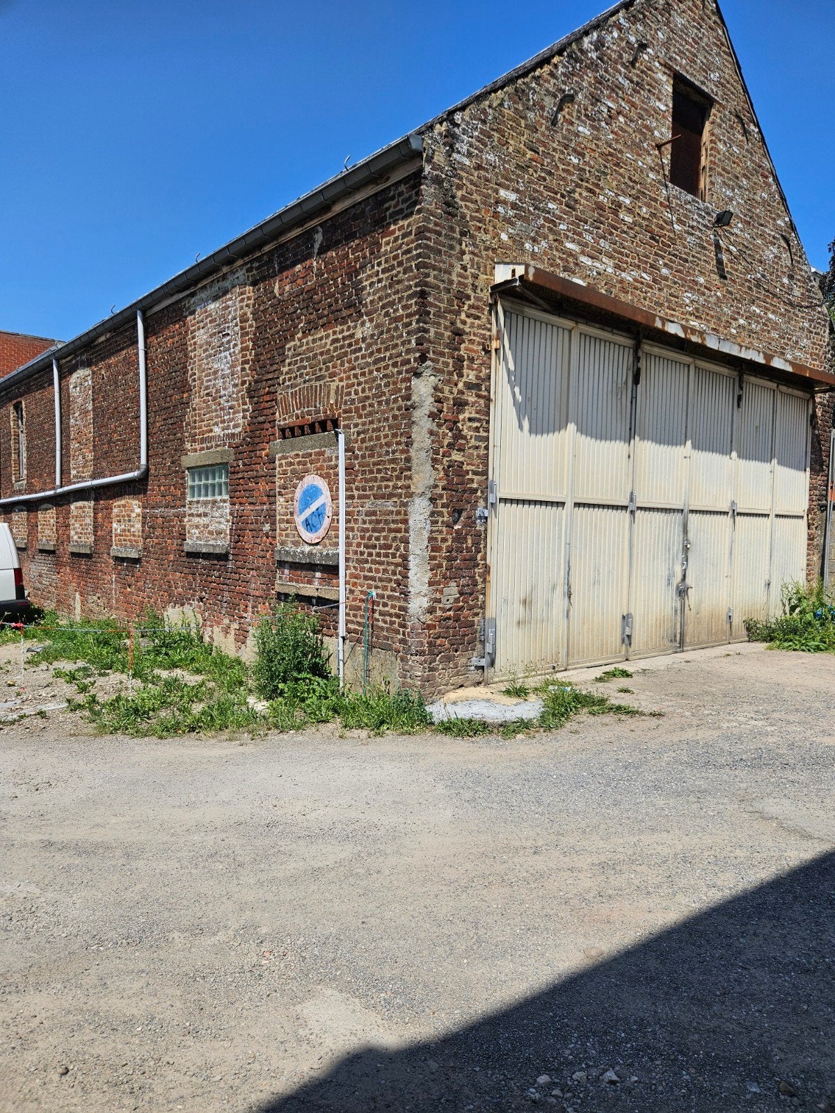 Entrepôt à louer sur mont sur marchienne