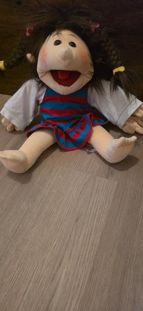 Living puppet Lischa 45cm, Kinderen en Baby's, Speelgoed | Poppen, Ophalen, Zo goed als nieuw, Overige typen