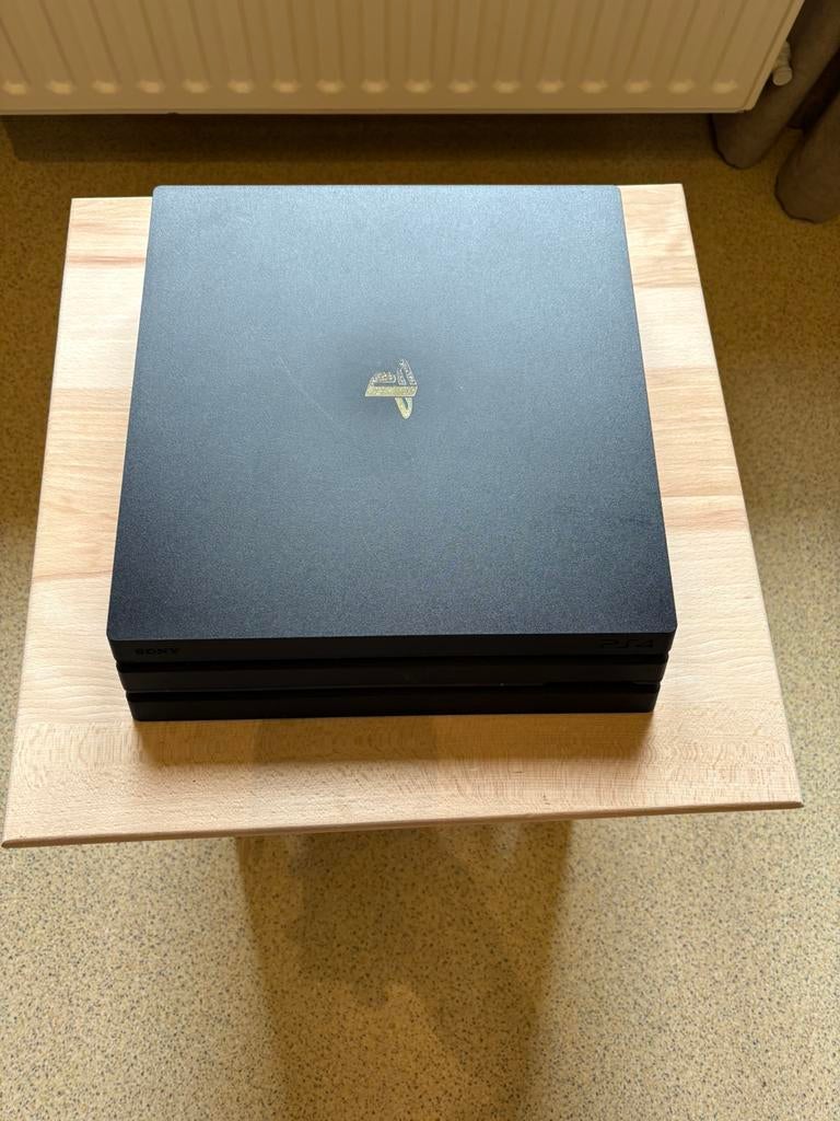Ps4 pro avec deux jeux et deux manettes, Games en Spelcomputers, Met games, Met 2 controllers, Refurbished, Ophalen of Verzenden