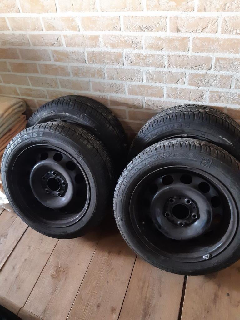 Te koop 4 winterbanden op velg, Ophalen, 16 inch, Winterbanden