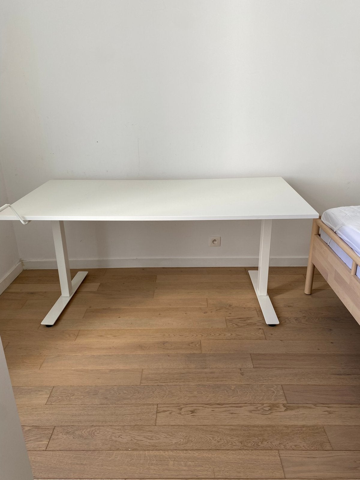 White manual height-adjustable desk, Comme neuf, IKEA, Réglable en hauteur, Moderne