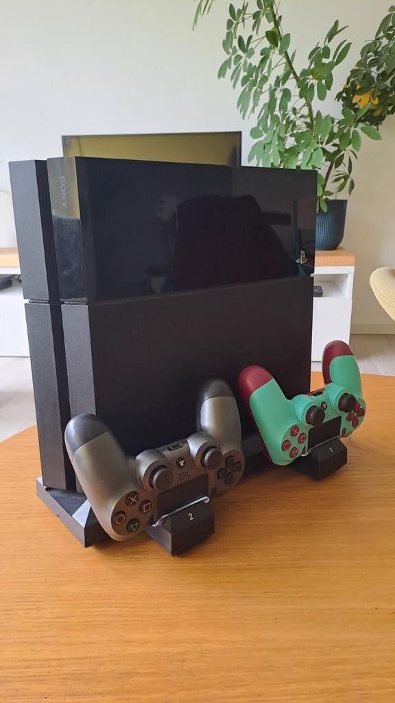 PlayStation 4 (PS4) in goede staat + controller + kabels, Games en Spelcomputers, Ophalen, Zwart, Met 2 controllers, Gebruikt