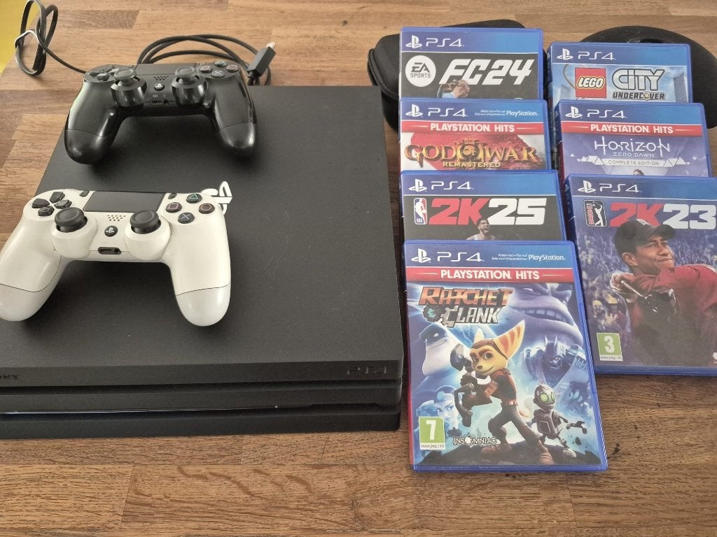 Playstation 4 + spellen en 2 controlers, Games en Spelcomputers, Spelcomputers | Sony PlayStation 4, Gebruikt, Original, 500 GB