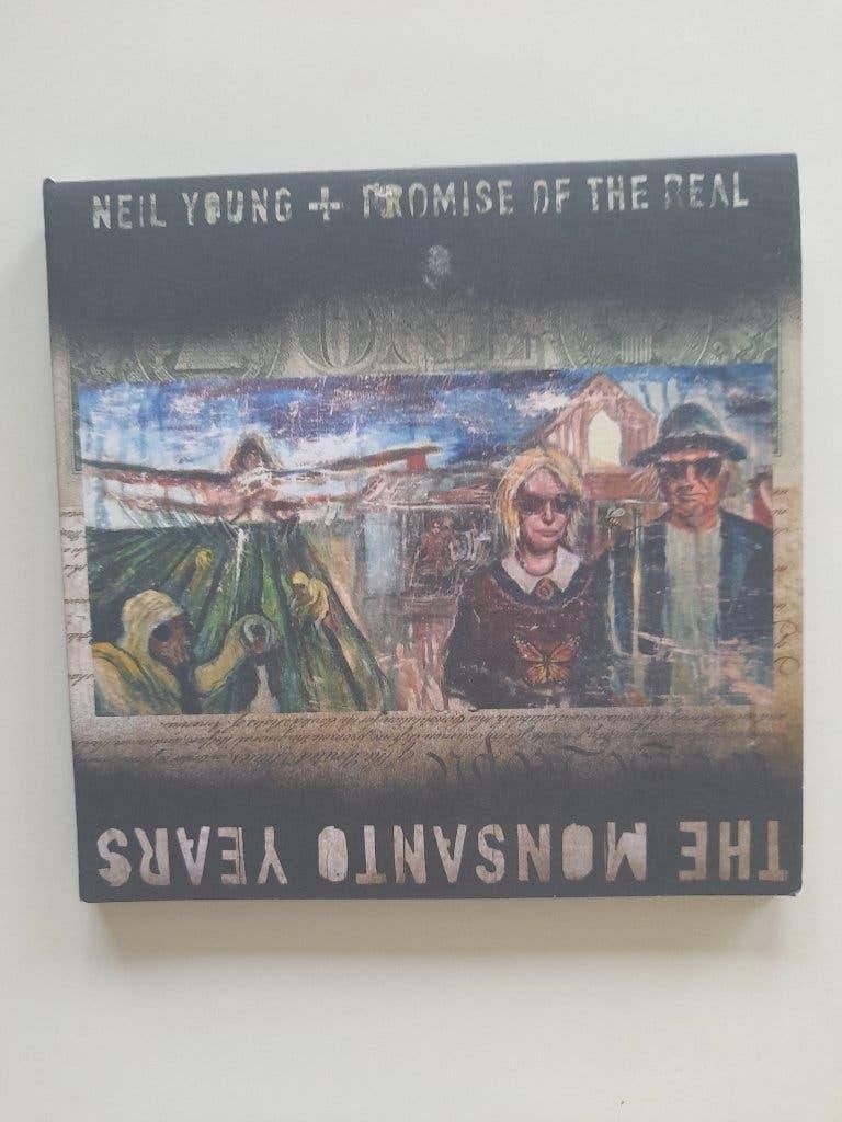 Neil Young + Promise of the real, Cd's en Dvd's, Cd's | Rock, Gebruikt, Overige genres, Inclusief boekje, Ophalen of Verzenden