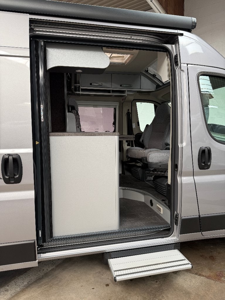 Weinsberg CaraTour 5m40 | 180pk Automaat | Als nieuw, Éclairage extérieur, Weinsberg, Fiat, Réfrigérateur