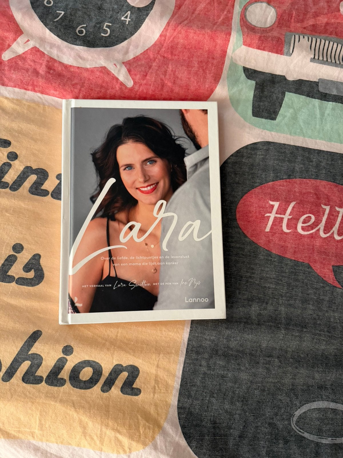 Boek lara, Boeken, Biografieën, Ophalen of Verzenden, Zo goed als nieuw