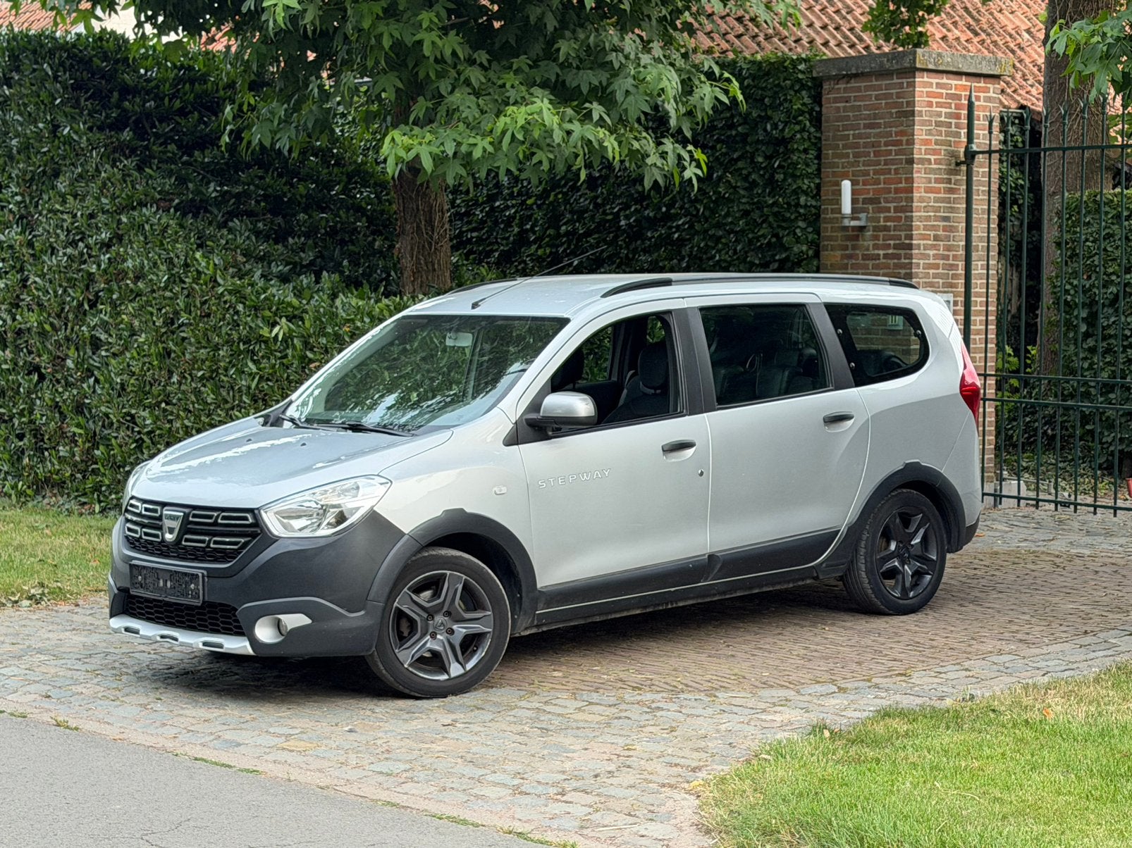 Dacia Lodgy Stepway 2017 1.2 benzine 187.000Km  7 plaats, Auto's, Voorwielaandrijving, Monovolume, Leder en Stof, Lodgy