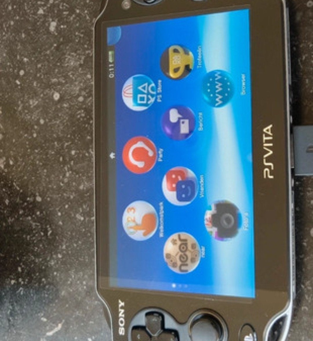PS vita bundel, Games en Spelcomputers, Games | Sony PlayStation Vita, Zo goed als nieuw, Vanaf 3 jaar, Verzenden