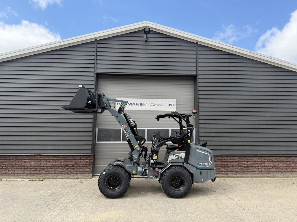 Giant G2700 X-TRA HD+ special color GREY minishovel NIEUW, Tobroco, Info@tobroco.nl, Sprendlingenstraat 57
5061 KM  Oisterwijk, NL