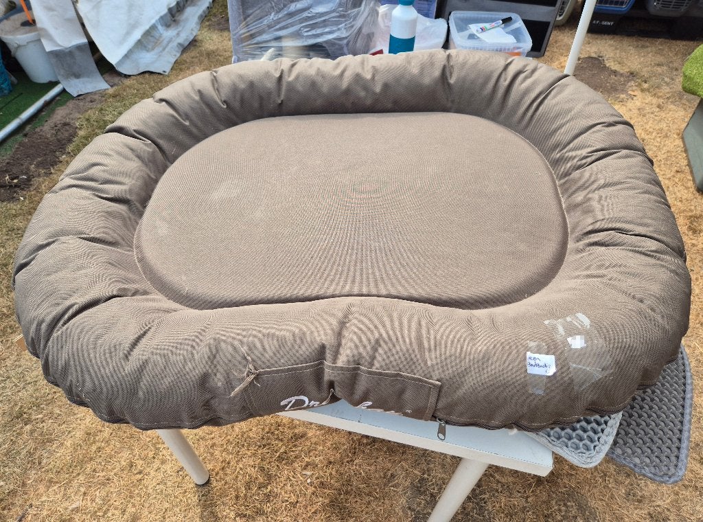 Groot hondenkussen outdoor Dreambay Geel Brussel Putte, Dieren en Toebehoren, Hondenmanden, Ophalen of Verzenden, Zo goed als nieuw