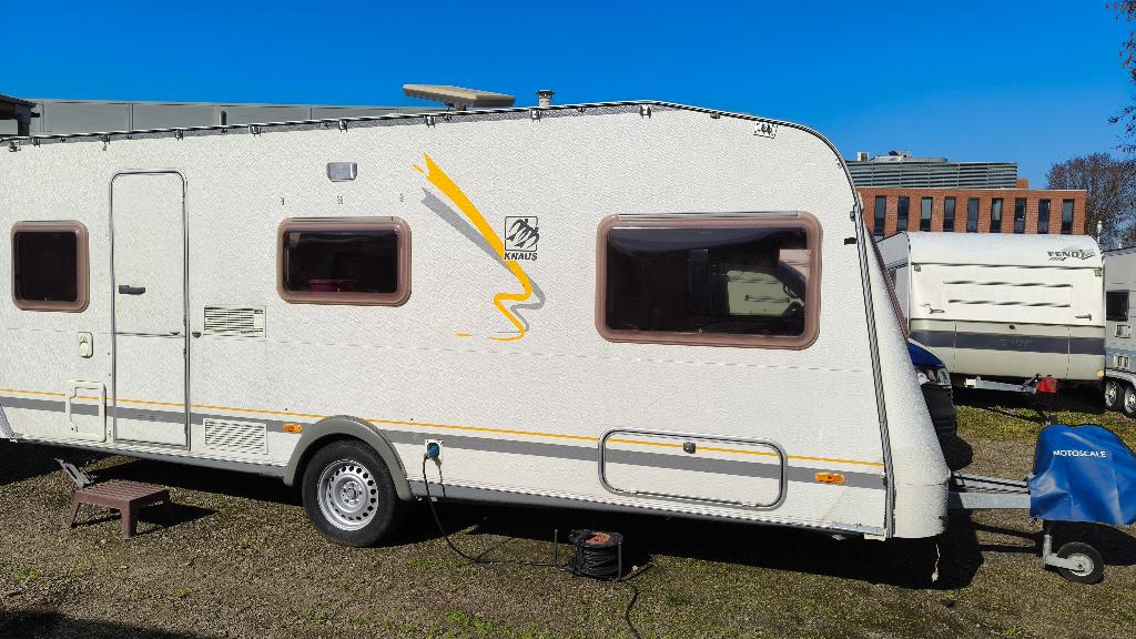 Keurige Knaus sudwind 555 B van 2001 B.j, Caravans en Kamperen, Caravans, Stapelbed, Rondzit, Particulier, 5 tot 6 meter