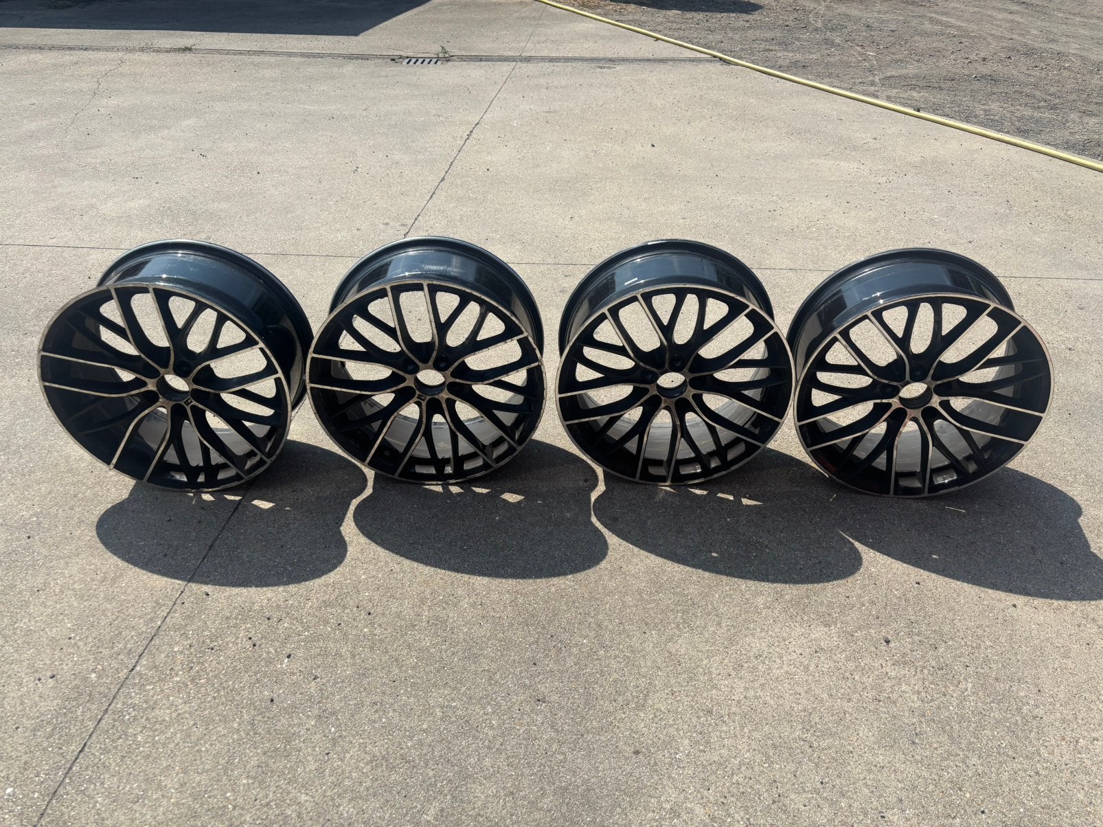 Set 19 inch bmw M replica velgen style 405  1 gescheurd, Ophalen