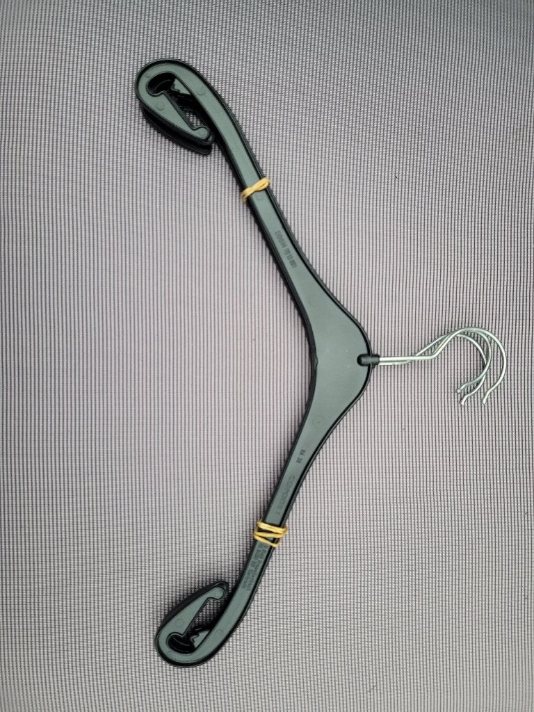 3 kleerhangers zwart NA38 CORONEI, Kleding | Dames, Kledinghangers, Ophalen, Gebruikt, Kunststof, Volwassenen