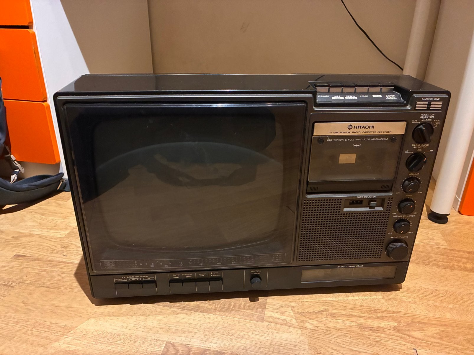 HITACHI TV - Radio - Cassette Recorder (jaren ‘80), Ophalen, Zo goed als nieuw, Radio