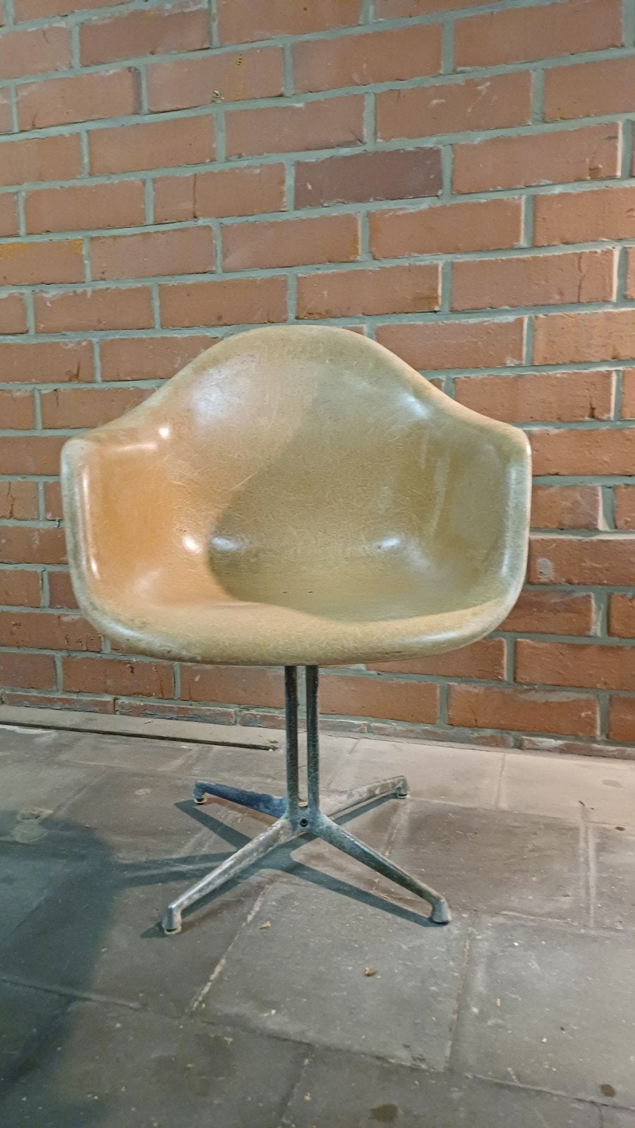 chaise design en polyester, Enlèvement