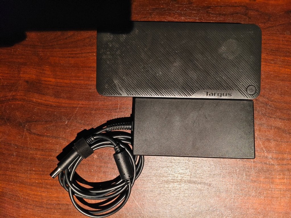 Targus USB-C Dual 4K 100W PD (DOCK182/192) + Alim 150W, Enlèvement ou Envoi, Utilisé, Targus, Station d'accueil