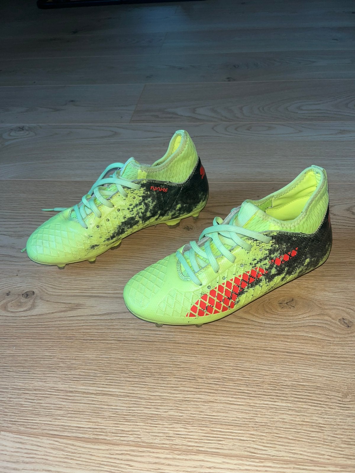 Voetbalschoenen Puma (37), Sport en Fitness, Voetbal, Ophalen, Zo goed als nieuw, Schoenen