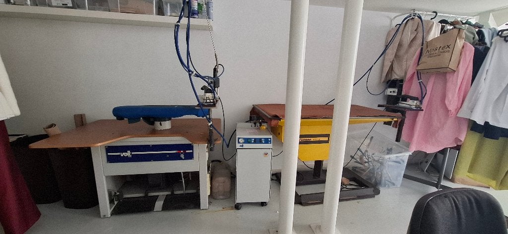 Professionele industriële strijkinstallatie Velt / Susman, Ophalen, Gebruikt, Strijkijzer met snoer