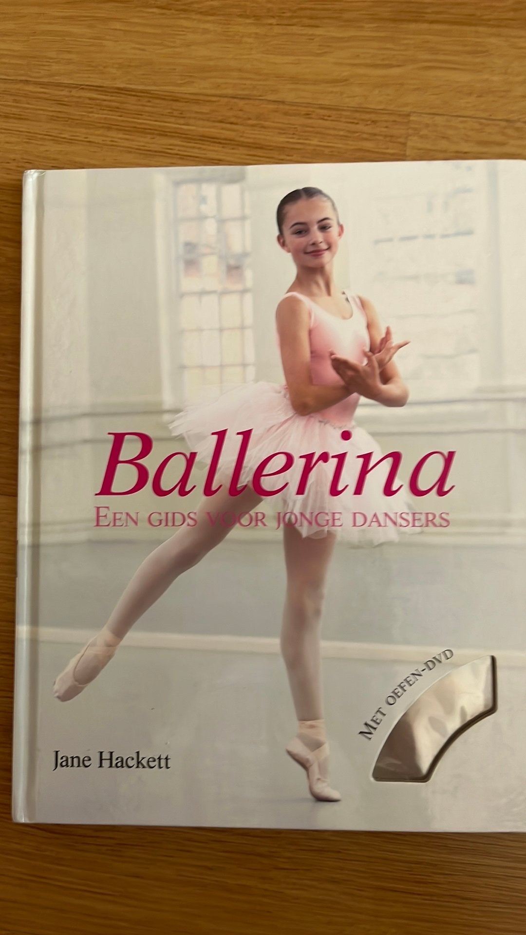 J. Hackett - Ballerina - een gids voor jonge dansers, Ophalen of Verzenden, J. Hackett